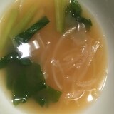 小松菜と玉ねぎの味噌汁